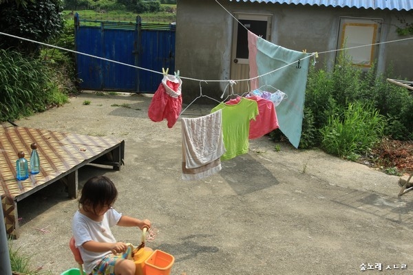  삶자리에서 새말을 길어올립니다.